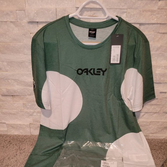 Men's Oakley Tshirt - Picture 1 of 1